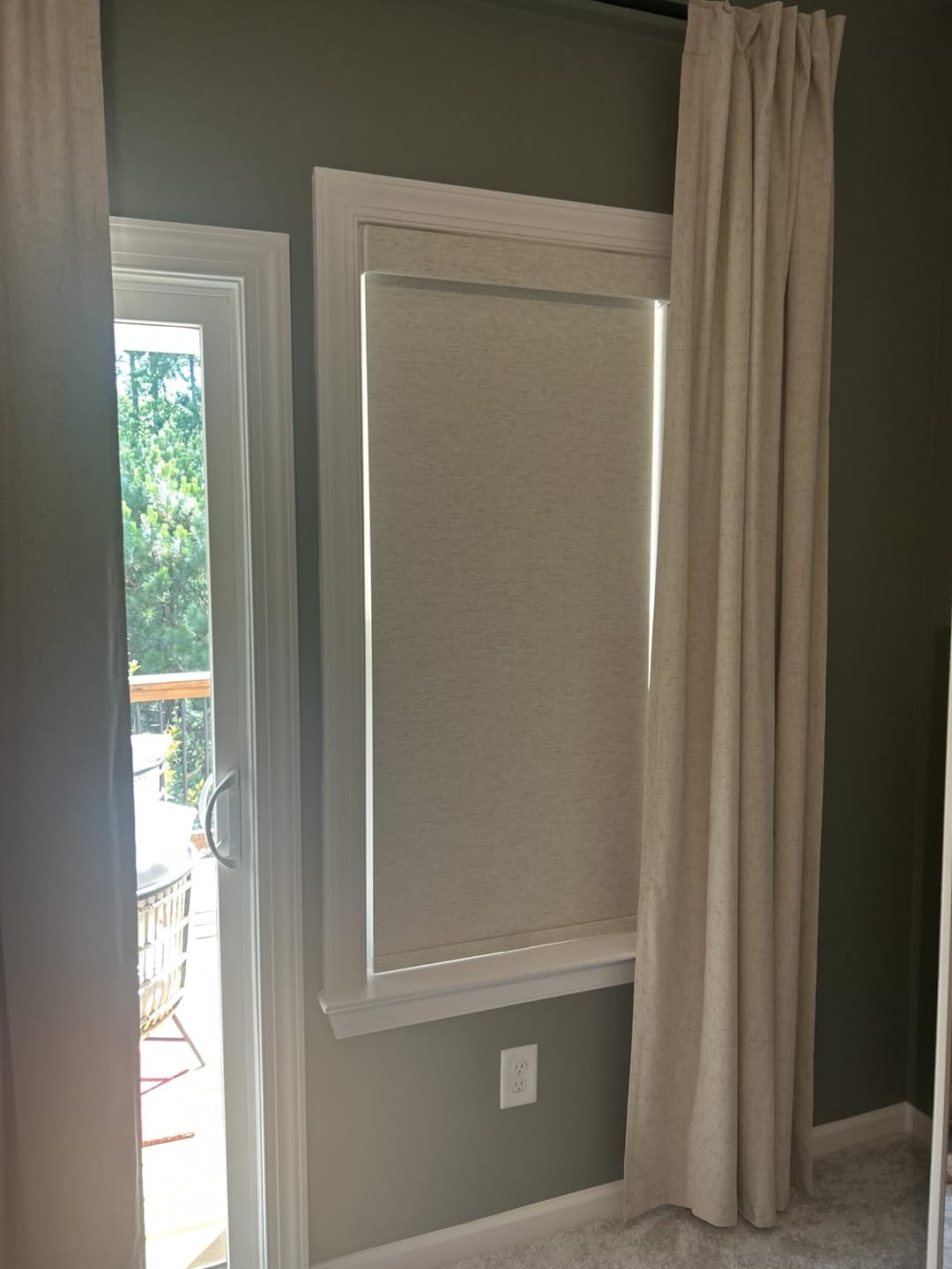 Customer photo review of Bringnox Motorized Roller Shades 100% Blackout Linen
