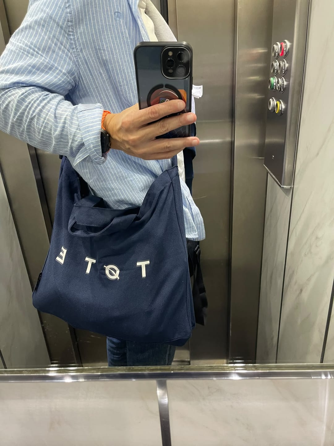 Customer photo review of Navy Blue TØTE Bag
