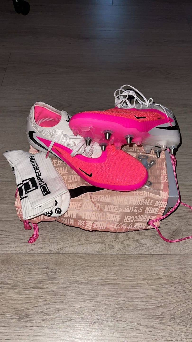 Customer photo review of Nike Phantom 6 Elite Low Cut SG - Breakout Rose/Blanc/Noir
