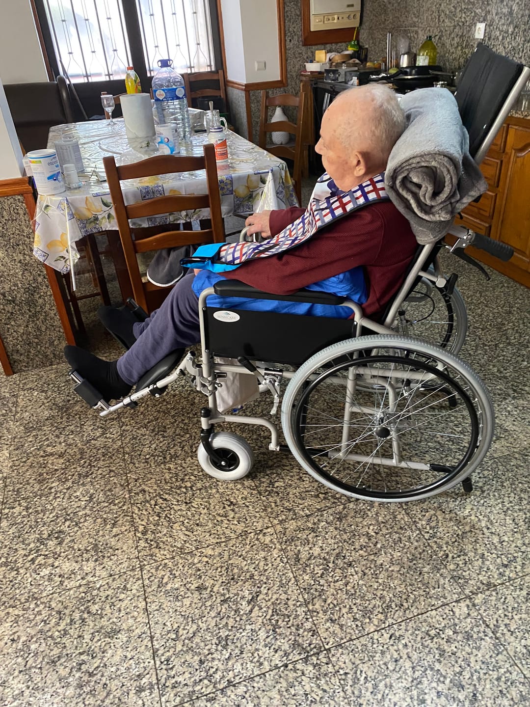 Customer photo review of Cadeira de Rodas Cama SENSICARE YK9132