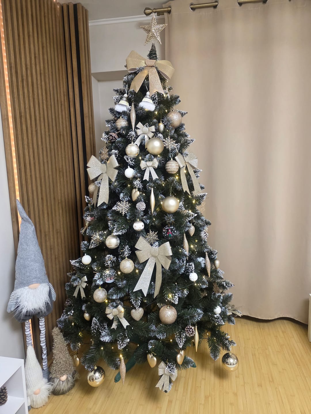 Customer photo review of Brad artificial de Crăciun Fulg de Nea, nins cu merișoare albe, 2D, 220 cm