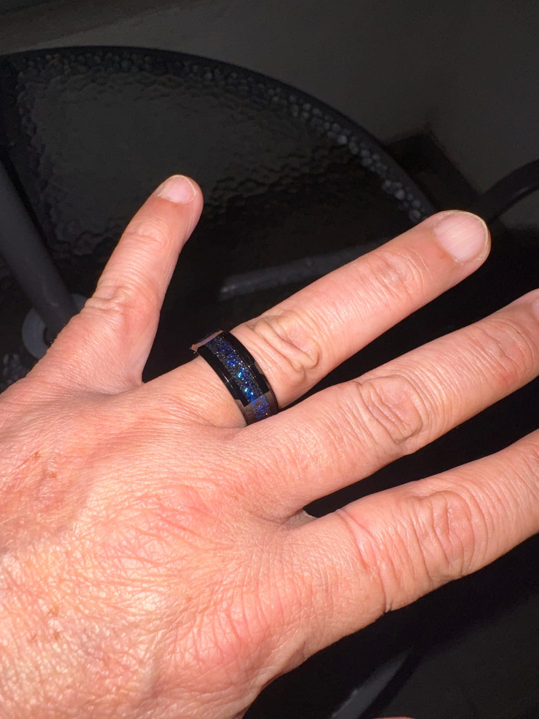 Customer photo review of Anillo Night Sky Carburo de Tungsteno