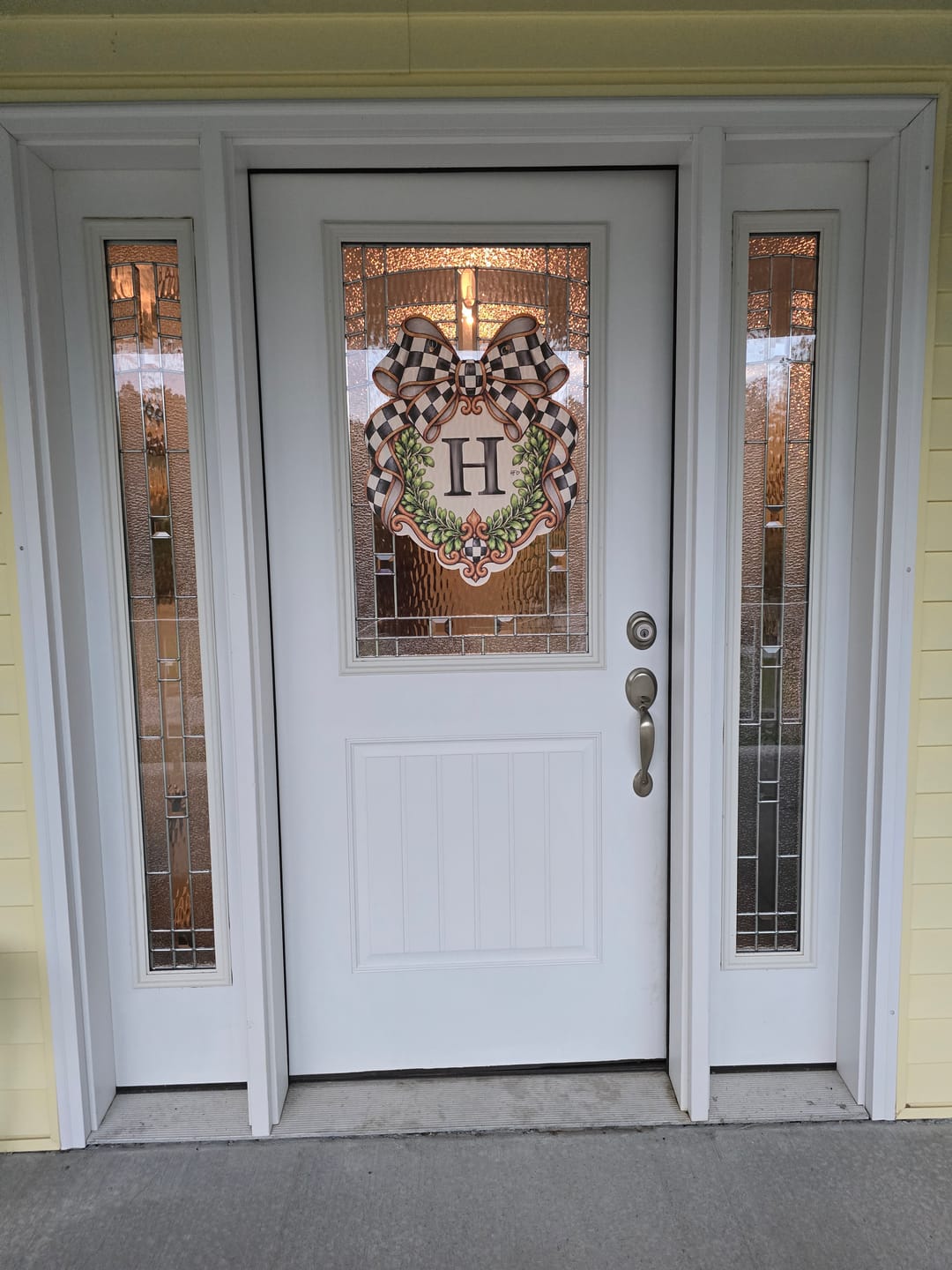 Customer photo review of Fancy Crest Letter H Door Hanger