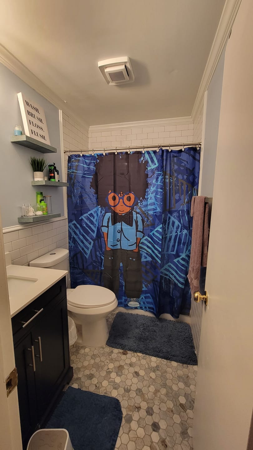 Customer photo review of AFROBRATS™ Oliver Shower Curtain