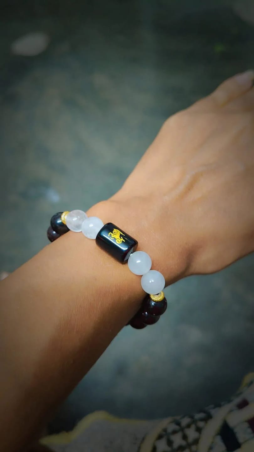 Customer photo review of Capricorn (Makar Rashi) Zodiac Bracelet – Natural Garnet & Milky Quartz