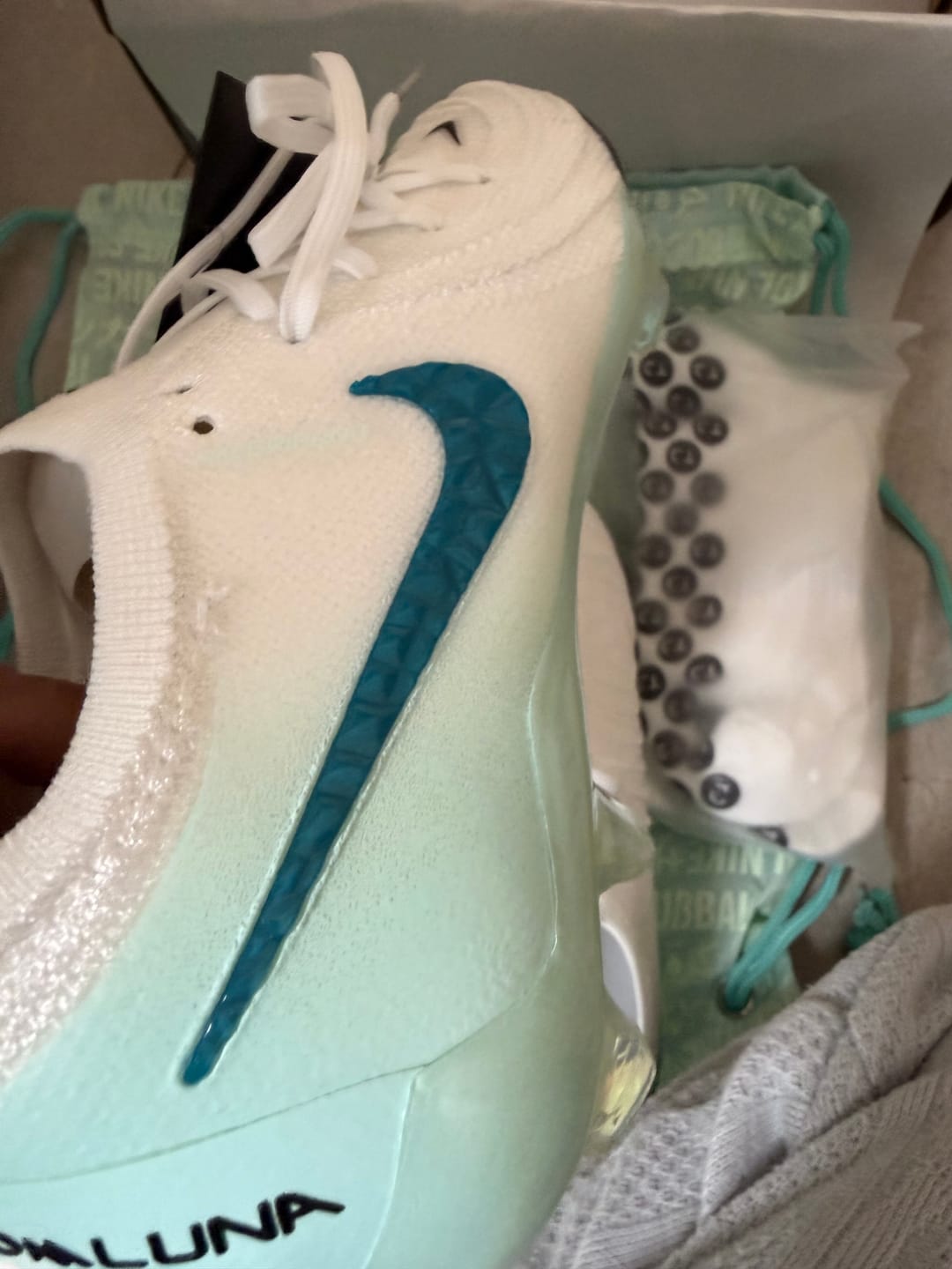 Customer photo review of Phantom GX2 Elite FG Chromatic - Blanc/Multicolor