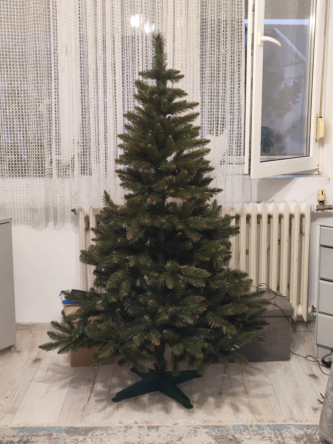 Customer photo review of Brad artificial de Crăciun Bucegi, verde clasic, 180 cm, cu suport