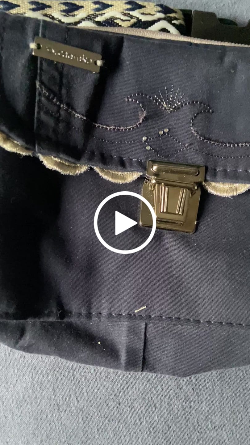 Customer video review of Riñonera Urban "♻️ Elegant Jeans Recycled Top ♻️" · Pieza Única Núm. 19573