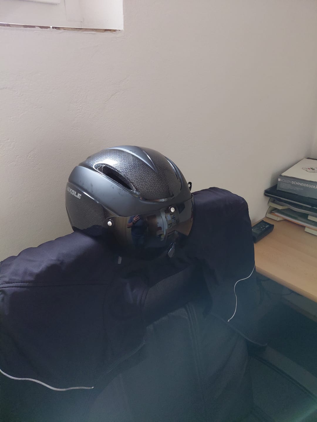 Customer photo review of Vakole Integrally Molded Bicycle Helmet with Magnetic Goggles