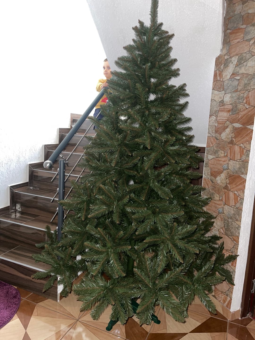 Customer photo review of Brad artificial de Crăciun Bucegi, verde clasic, 220 cm, cu suport