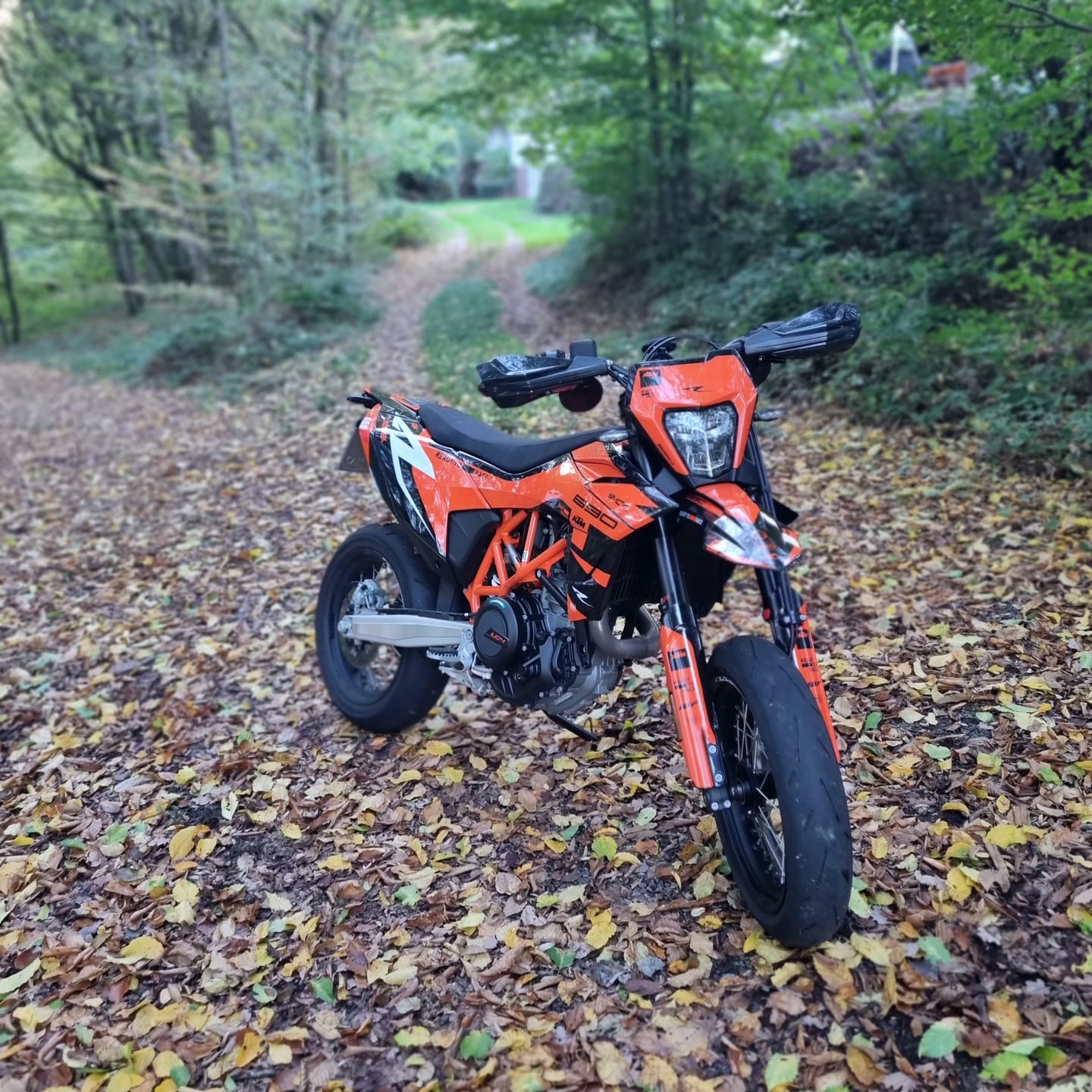 Customer photo review of KTM 690 SMC-R 2026 GRAPHICS - "Torque Reloaded" (Orange)