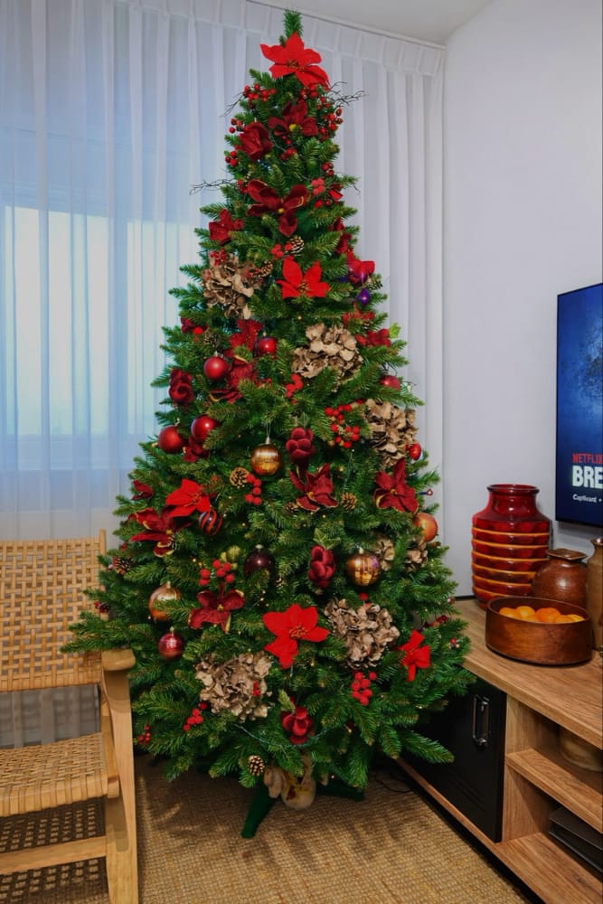 Customer photo review of Brad artificial de Crăciun Bucegi, verde clasic, 220 cm, cu suport