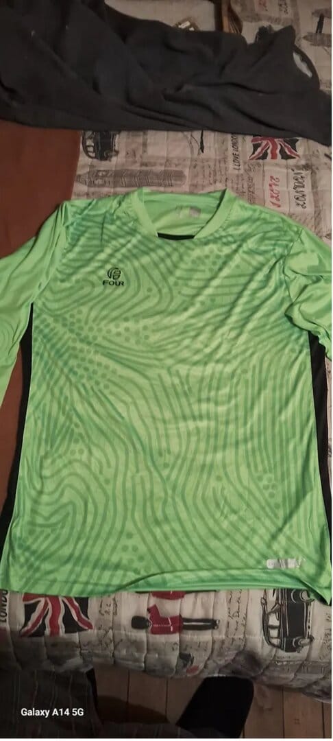 Customer photo review of Polerón Arquero - Verde Lima - Four Bravo Betis