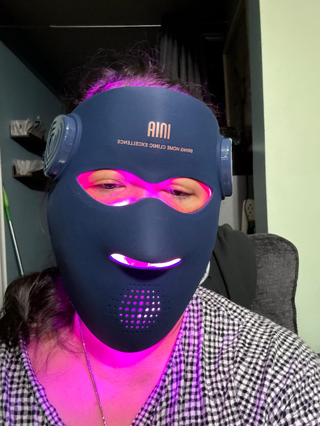 Customer photo review of INIA GLOW 4D 940nm Dual NIR Wireless LED Mask