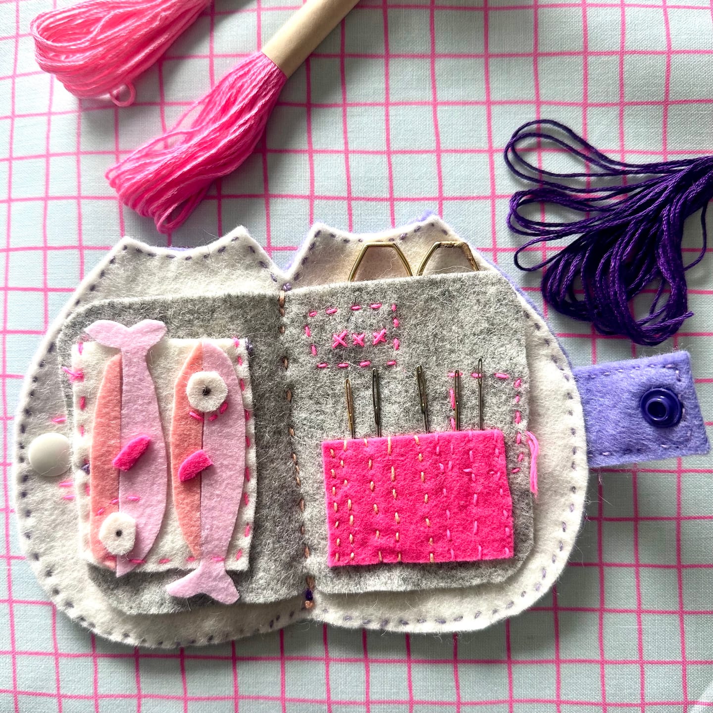 Customer photo review of Nadelbuch "Katze und Sardinen" | Bastelvorlage