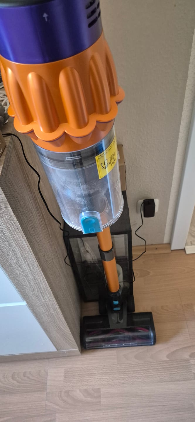Customer photo review of Dripl Premium Boden-Standhalterung für Dyson V-Serie (V6–V15)