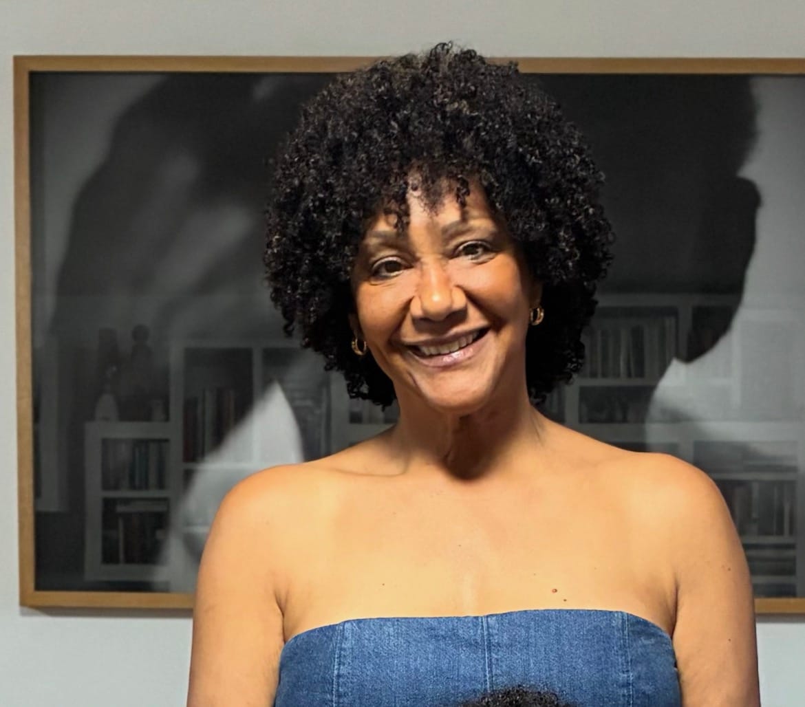 Customer photo review of Peruca Wig Humana Niki Castanho com Luzes Cacheada