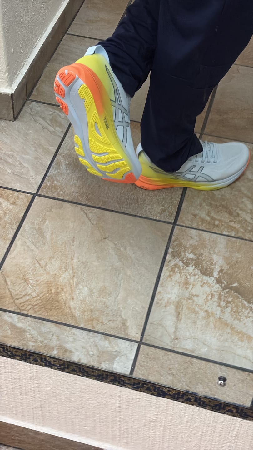 Customer photo review of Gel-Kayano 32 (M)