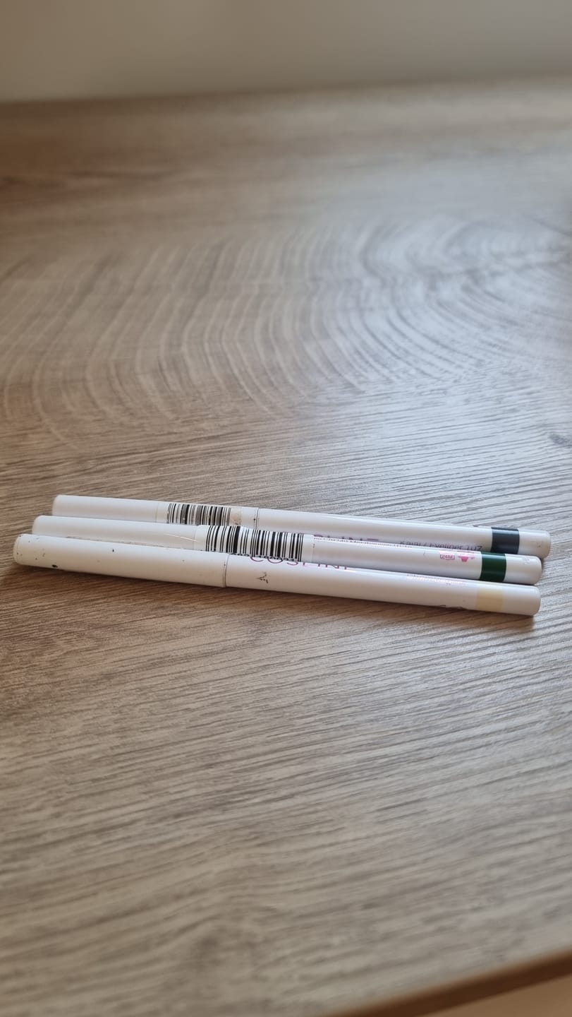 Customer photo review of 104 - Kajal / Eyeliner Evergreen