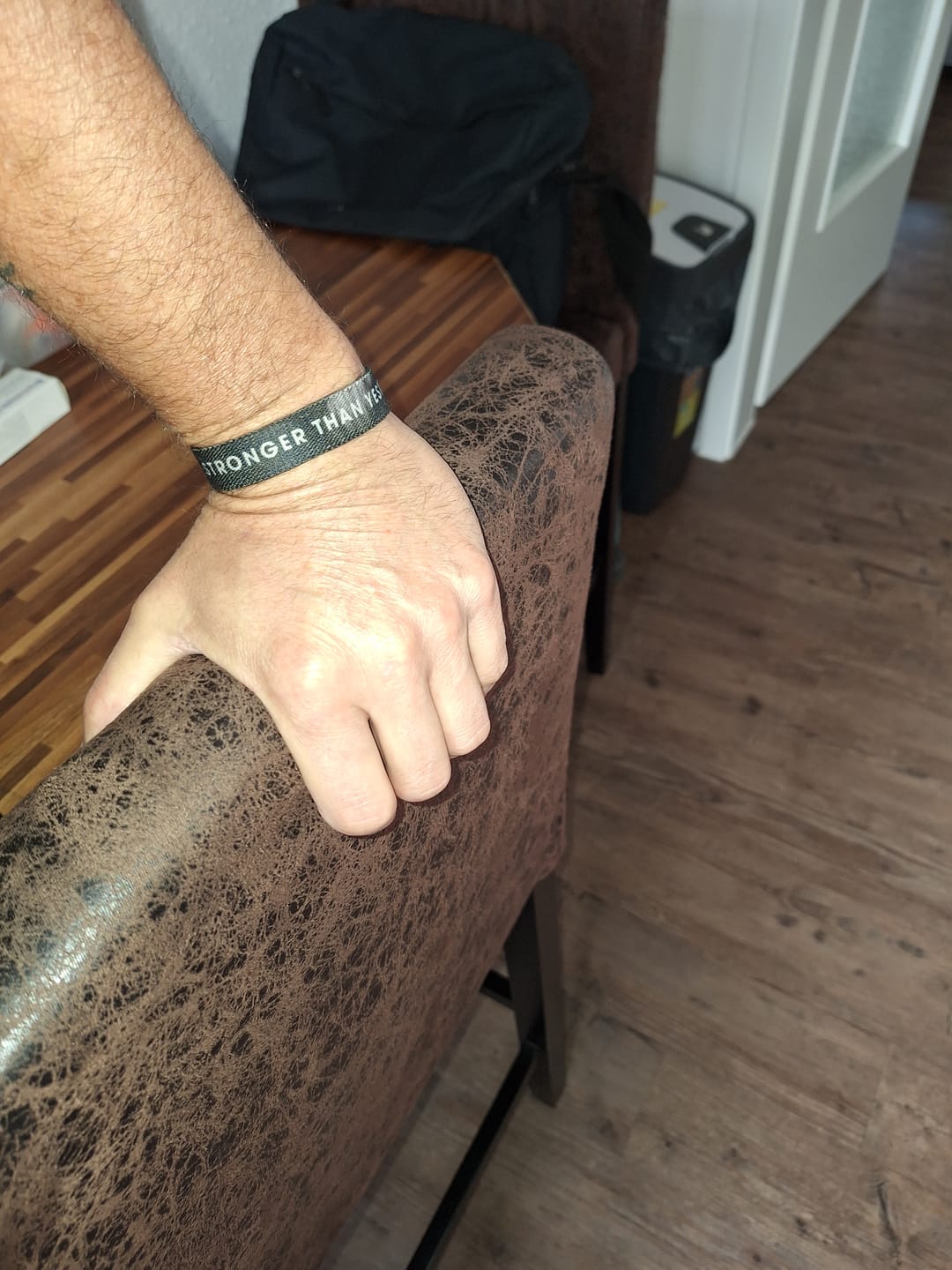 Customer photo review of Stronger Than Yesterday - Elastisches Armband