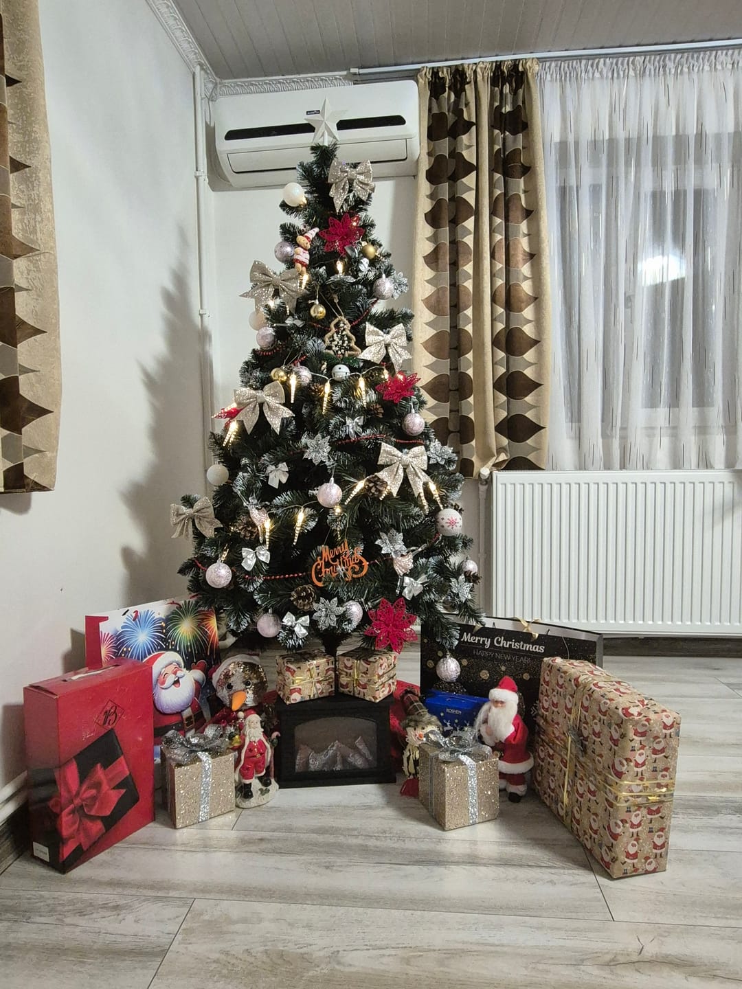 Customer photo review of Brad artificial de Crăciun Pădure de Iarnă, nins cu conuri naturale, 2D, 180 cm