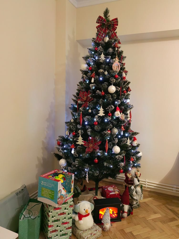 Customer photo review of Brad artificial de Crăciun Fulg de Nea, nins cu merișoare albe, 2D, 220 cm