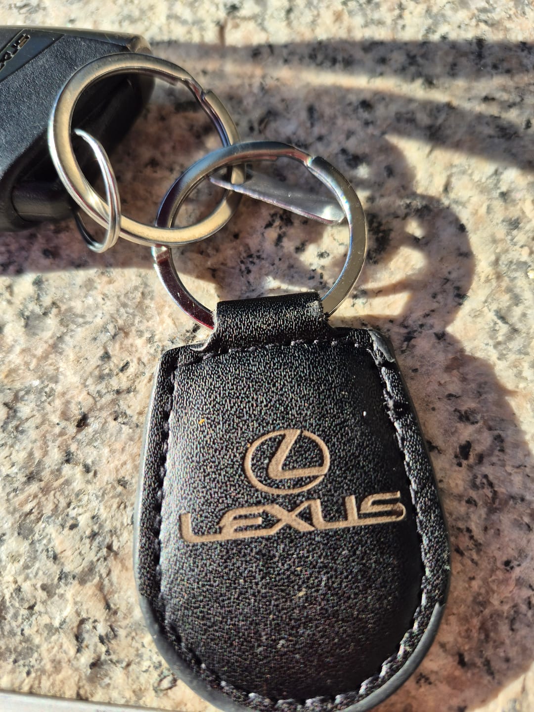 Customer photo review of Porte-Clé Voiture Lexus