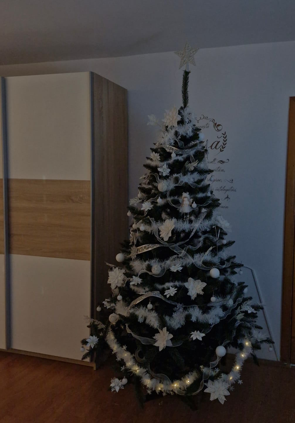 Customer photo review of Brad artificial de Crăciun Bucegi, verde clasic, 220 cm, cu suport