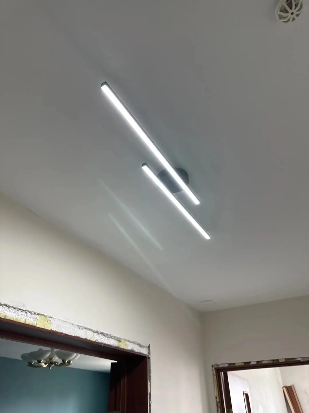 Customer photo review of Linear Ceiling Light, Aluminium Bar, Frosted Acrylic, 31–120 cm