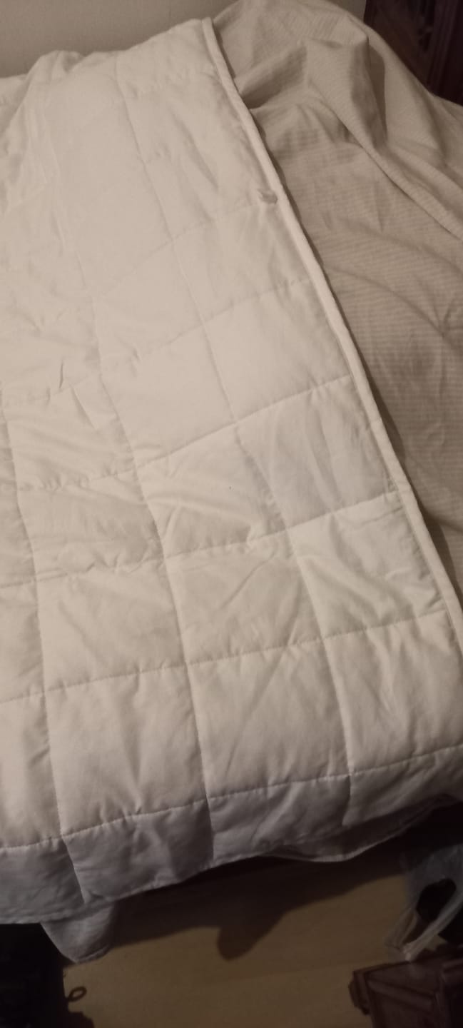 Customer photo review of Manta Pesada (Tamaño Personal Adultos) - 100 noches de prueba / Algodón 100% natural