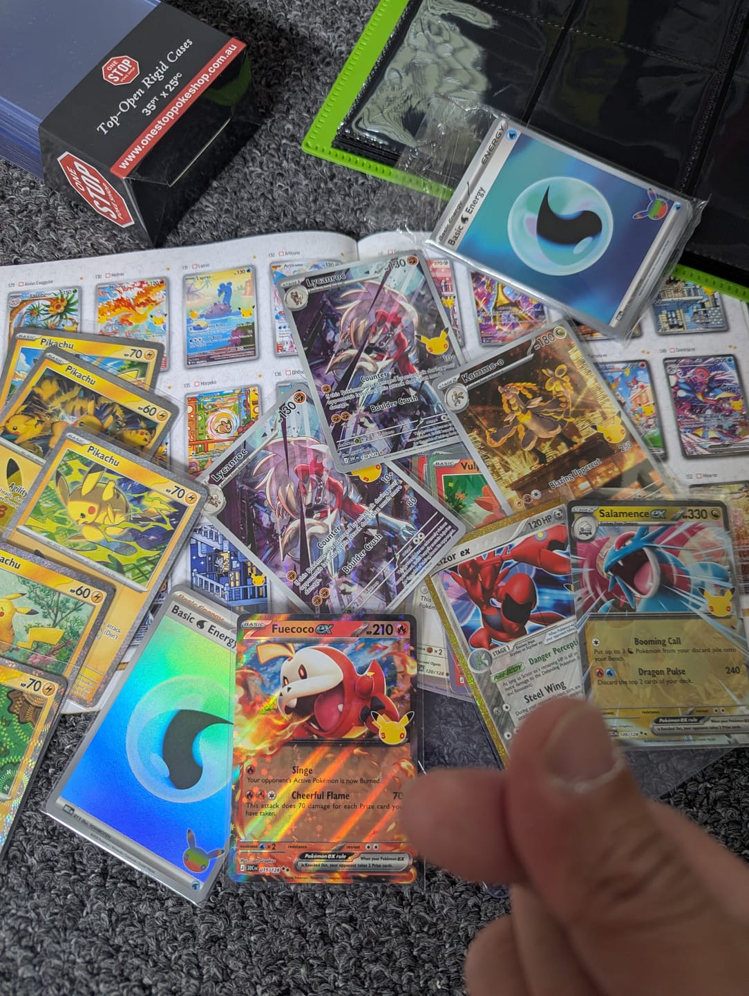 Customer photo review of EOI Pokémon TCG: 30th Celebration Elite Trainer Box