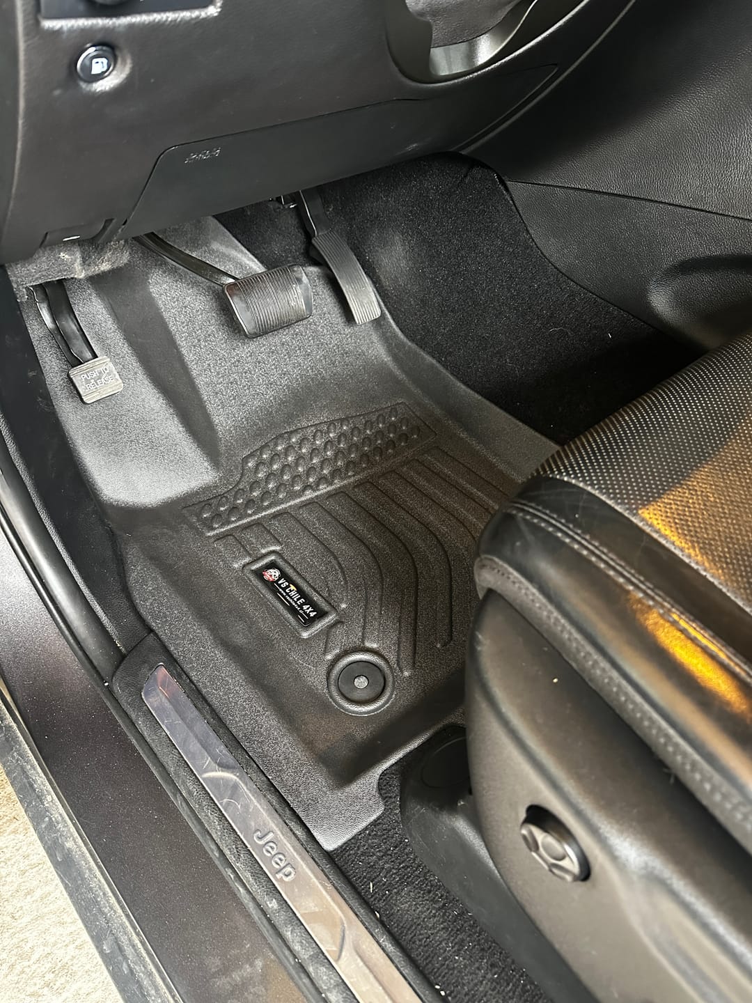 Customer photo review of Pisos Calce Perfecto Jeep Grand Cherokee (2013 - 2021)