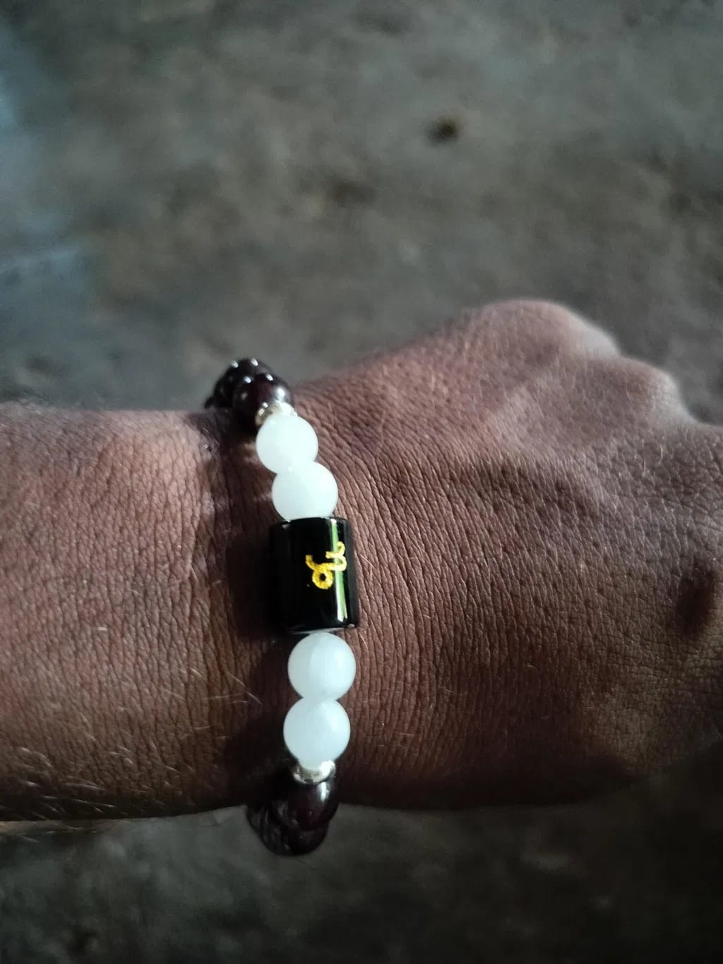 Customer photo review of Capricorn (Makar Rashi) Zodiac Bracelet – Natural Garnet & Milky Quartz