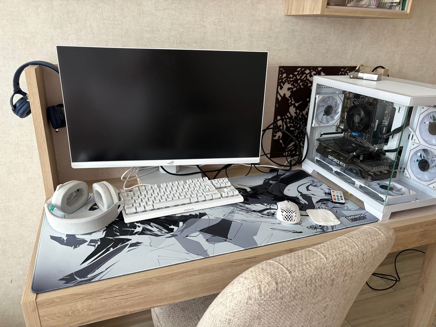 Customer photo review of Wraith Studio Daydream Deskmat