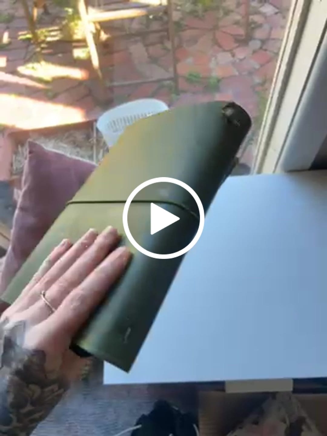 Customer video review of Refillable Folio in Vintage Olive