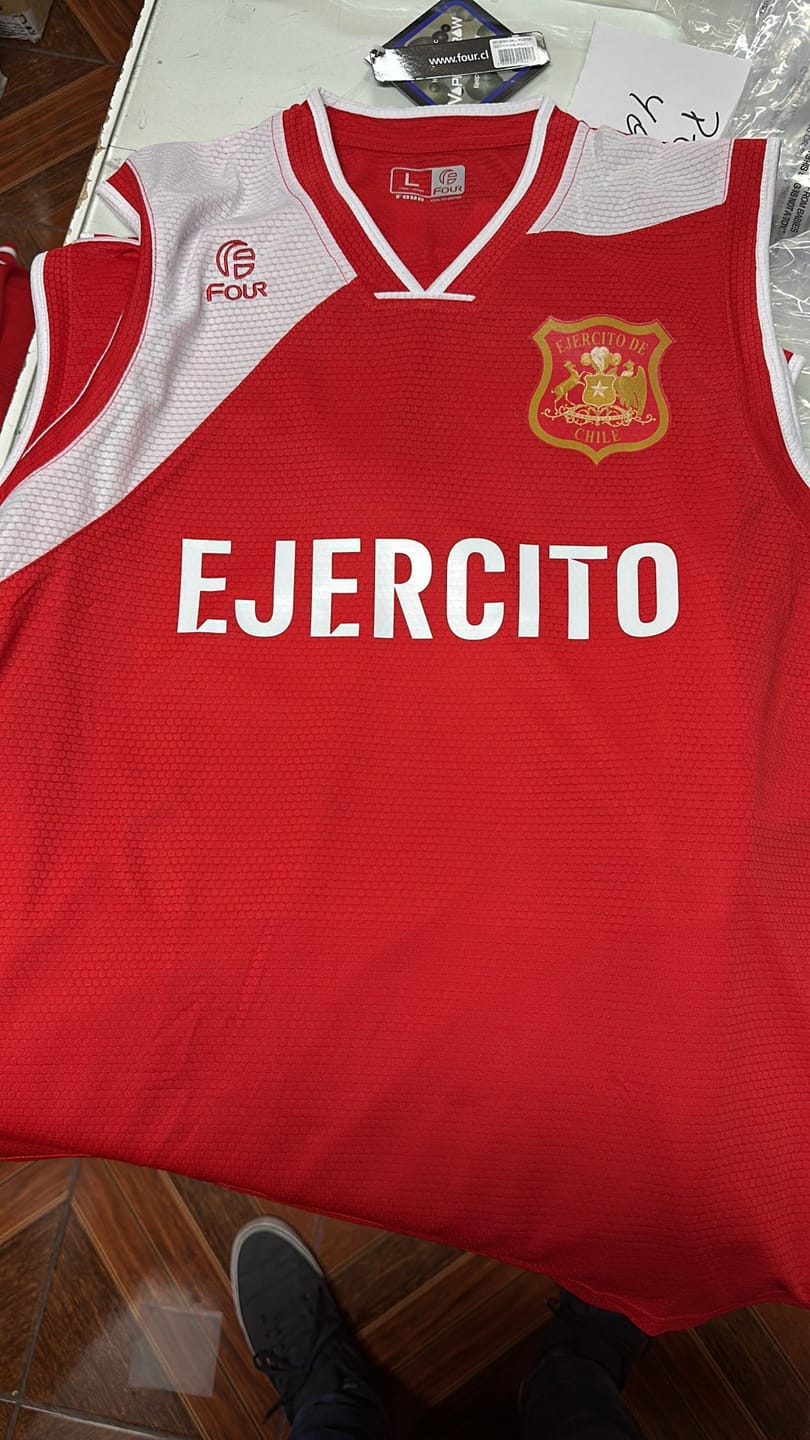 Customer photo review of Uniforme de Basquetbol Rojo Blanco - Four Houston
