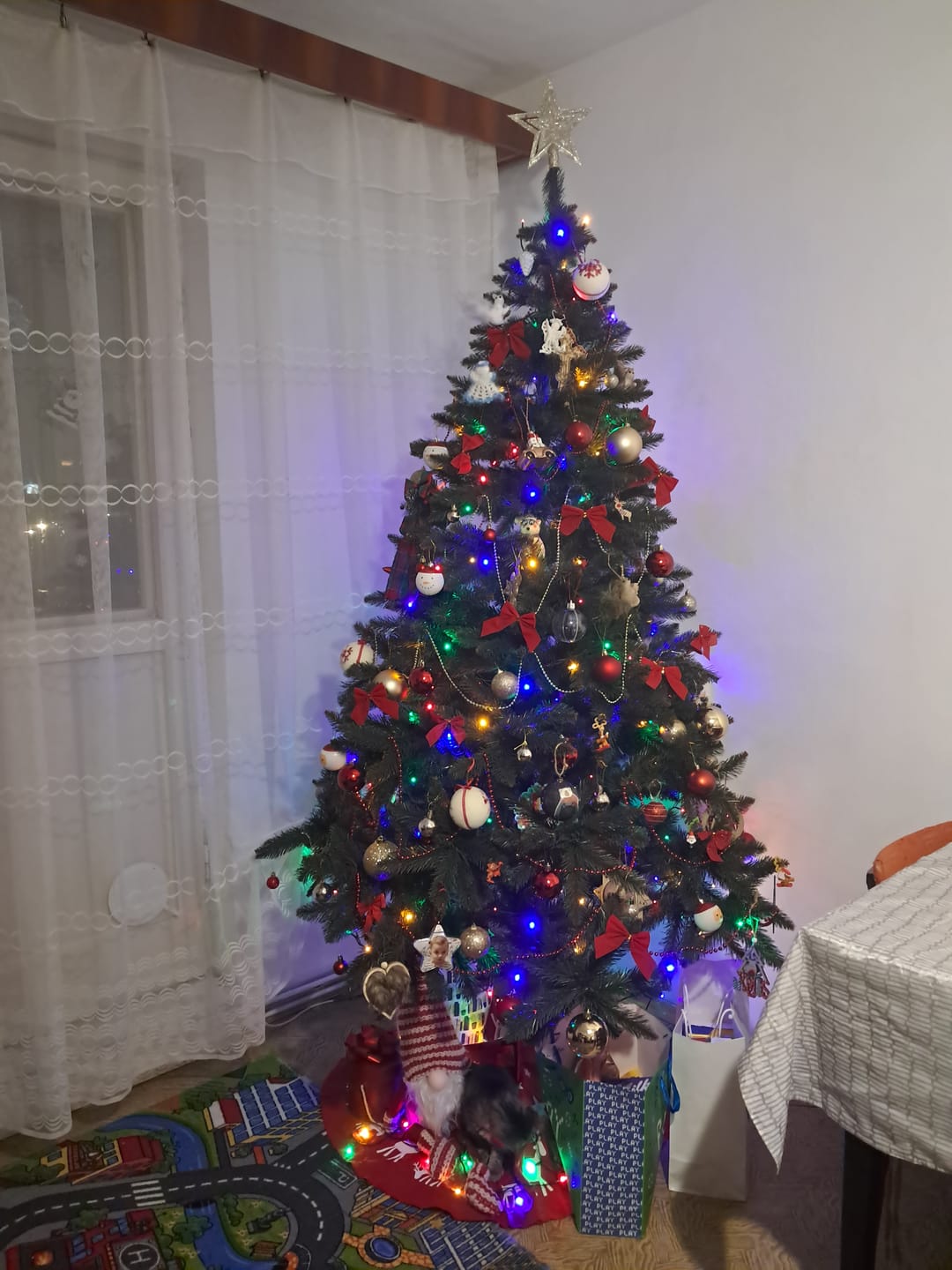 Customer photo review of Brad artificial de Crăciun Bucegi, verde clasic, 220 cm, cu suport