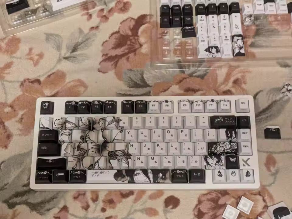 Customer photo review of Chainsaw Man Reze Keycaps - Black and White