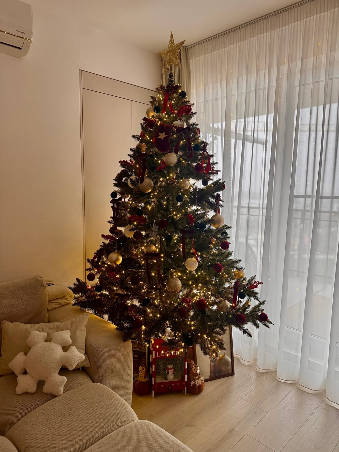 Customer photo review of Brad artificial de Crăciun Bucegi, verde clasic, 220 cm, cu suport