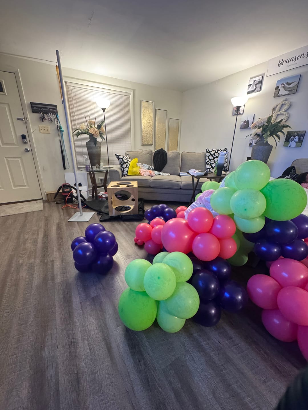 Customer photo review of 2pcs Adjustable Balloon Column Stand Flower Column Stand Made of Aluminum Alloy Tube For Party Decoration