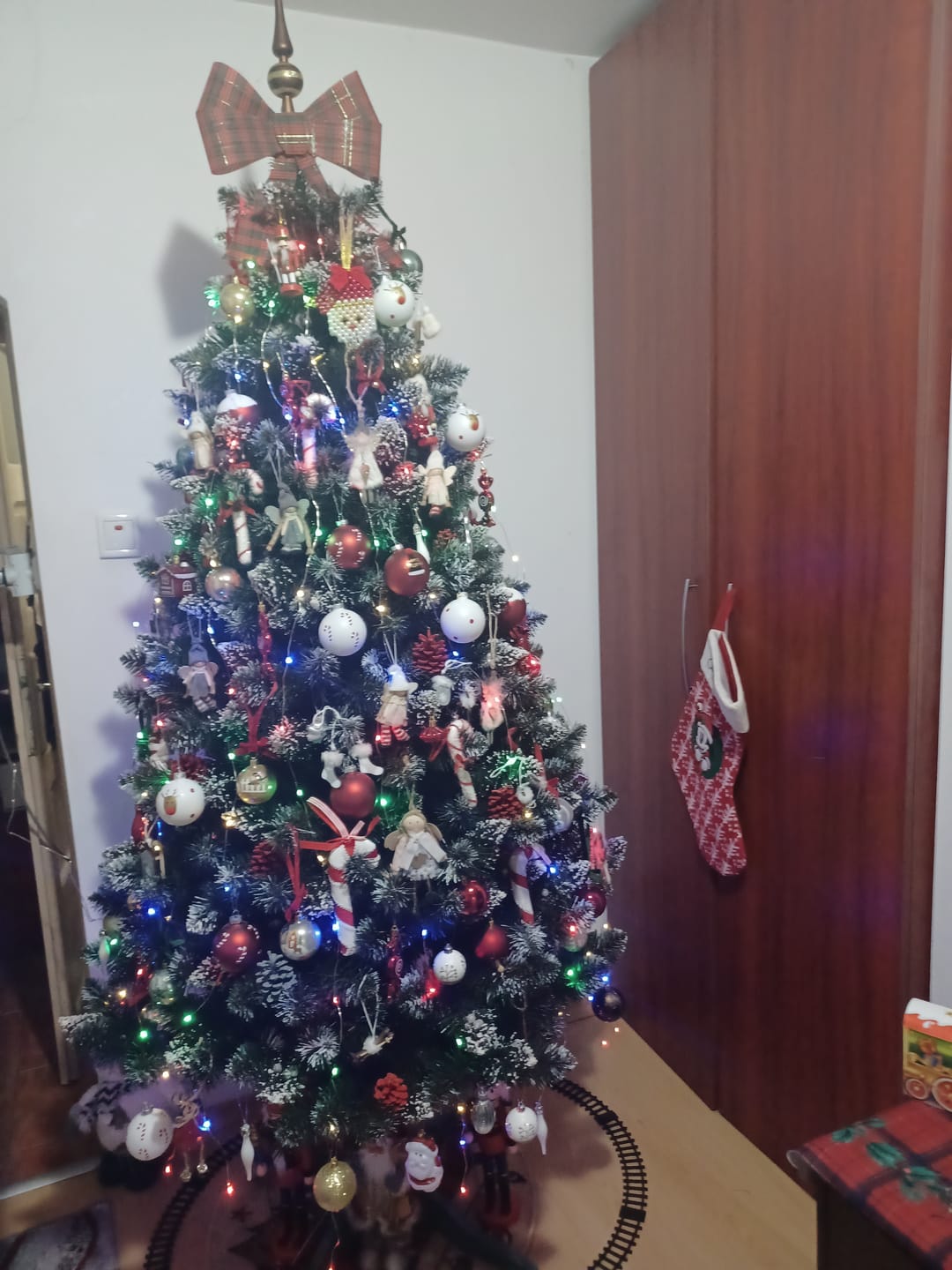 Customer photo review of Brad artificial de Crăciun Fulg de Nea, nins cu merișoare albe, 2D, 220 cm