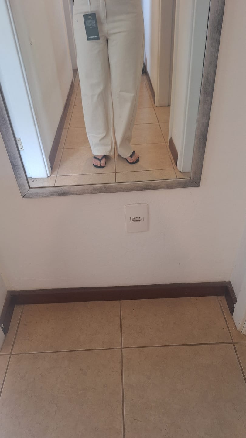 Customer photo review of Calça Jeans Reta Araçá Bege Natural