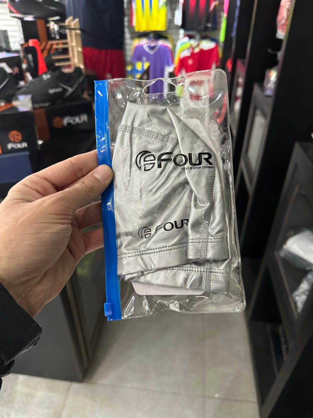Customer photo review of Gorra Natación Poliflex Plata - Four