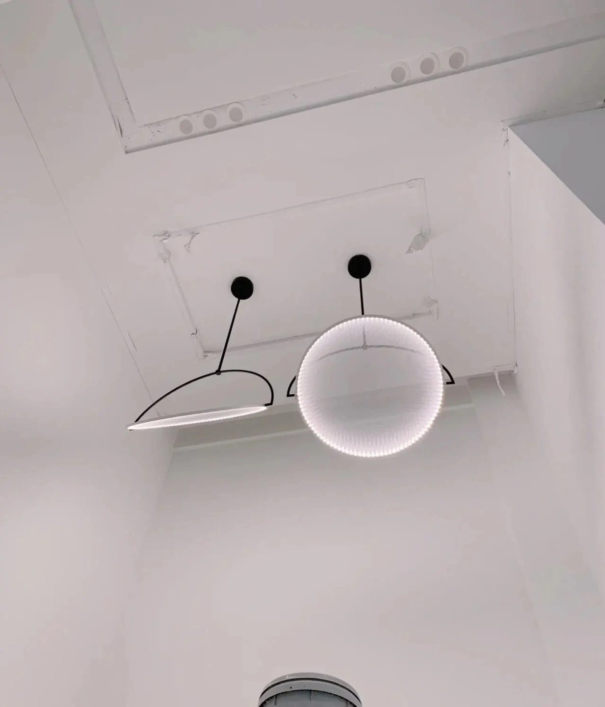Customer photo review of Fabric Disc Pendant Light, Black Steel Hoop, Rotating LED, 35–60 cm