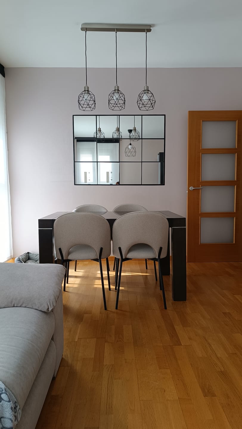Customer photo review of Silla Nácar, tapizada, patas de metal