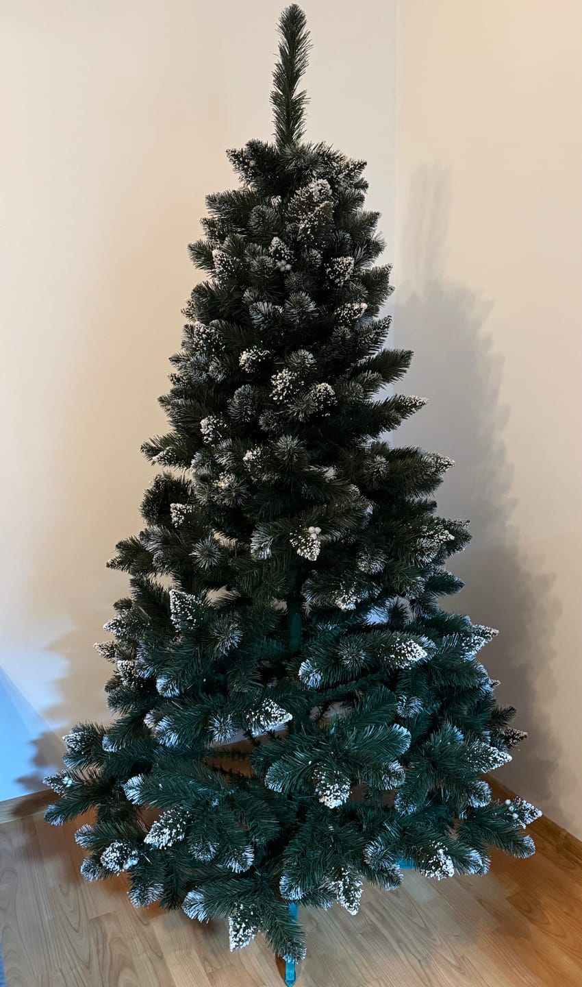Customer photo review of Brad artificial de Crăciun Fulg de Nea, nins cu merișoare albe, 2D, 200 cm