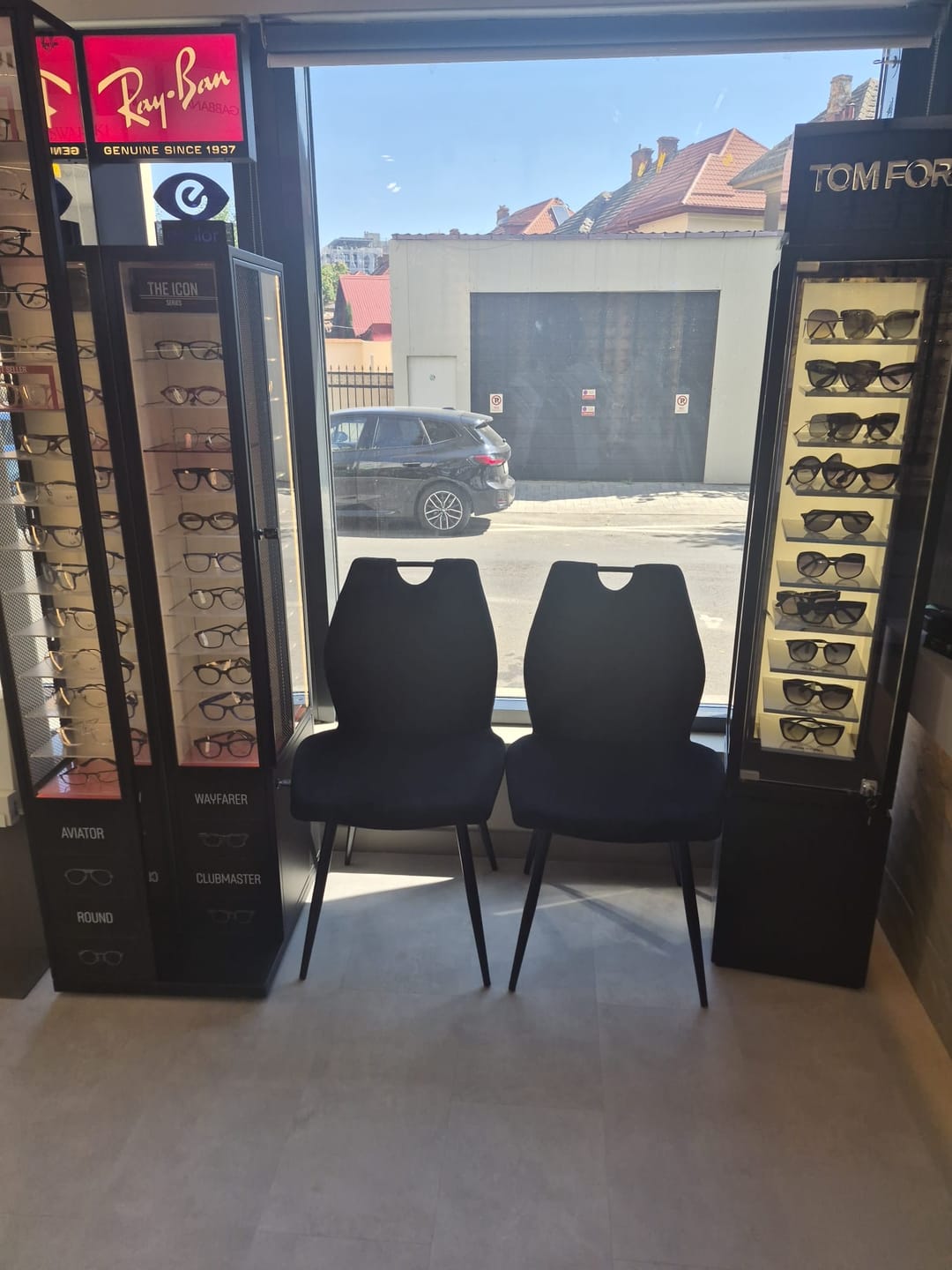 Customer photo review of Scaun tapitat ARCO, negru, stofa/metal, 52x44x92 cm