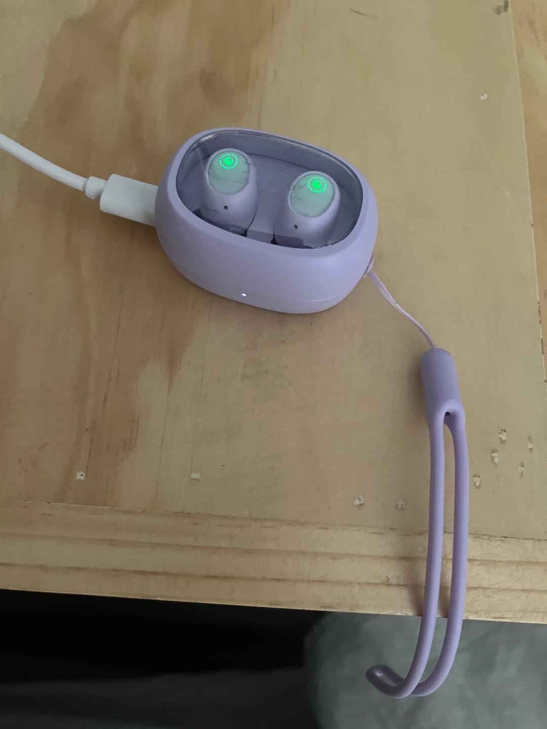 Customer photo review of Audífonos Bluetooth Blik Buds80 30H IPX4 Lila