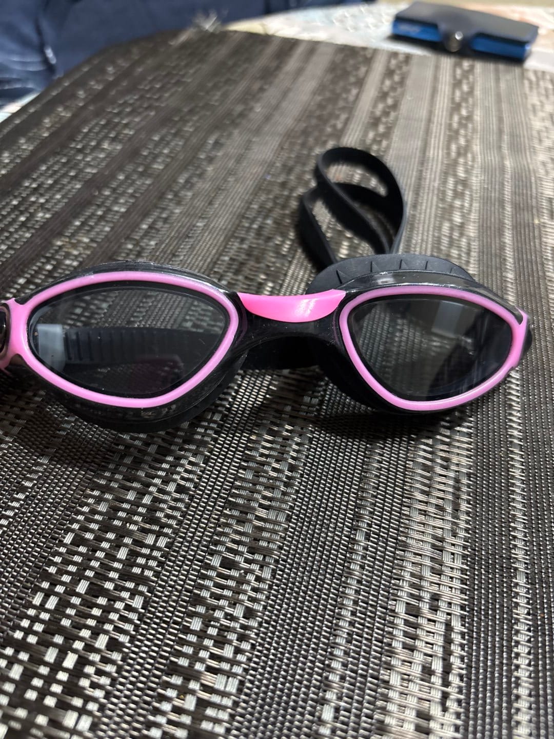 Customer photo review of Lentes de Natación Polarizados - Four Rosado Negro