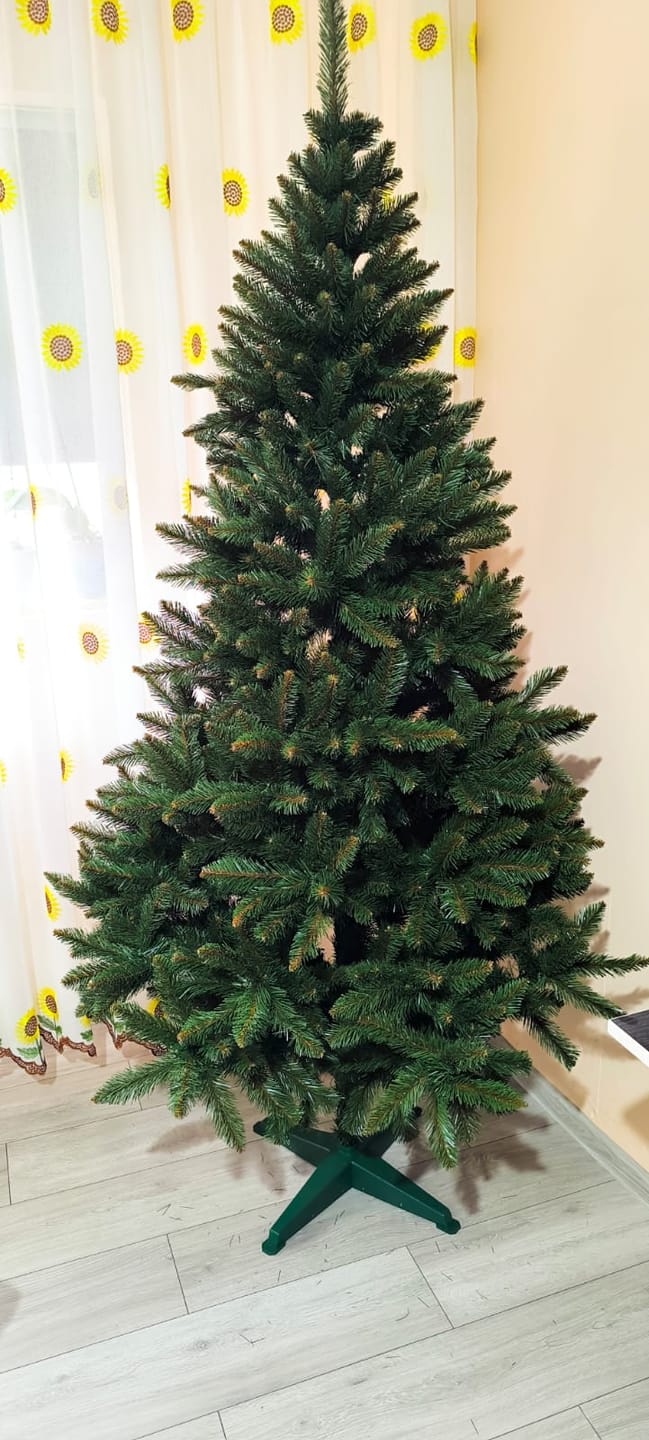 Customer photo review of Brad artificial de Crăciun Bucegi, verde clasic, 220 cm, cu suport